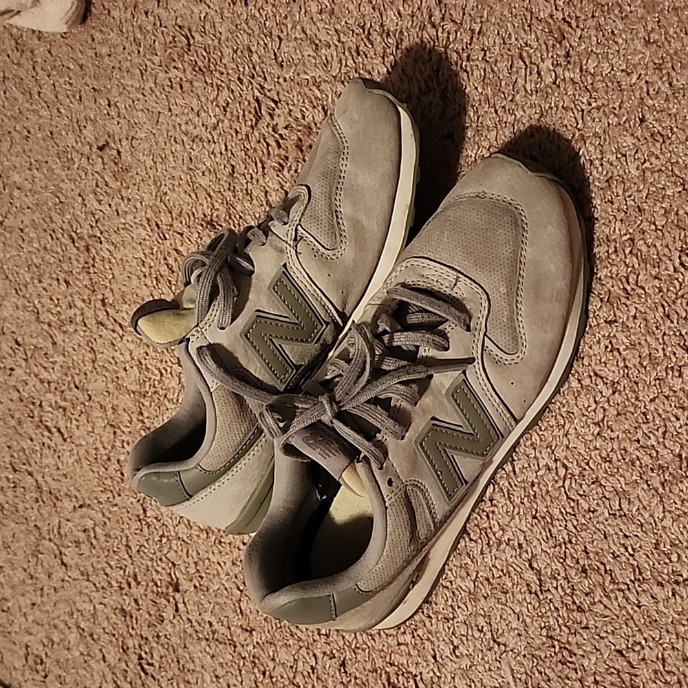 New Balance 696 Women's sz 8